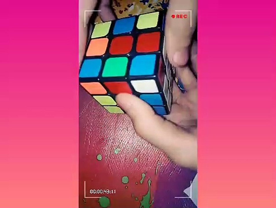 Bermain Rubik 3x3 Sampai Jadi, Kurang dari 3 Menit!