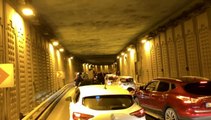 Ümraniye'de asker eğlencesinde trafik magandaları alt geçidi trafiğe kapattı