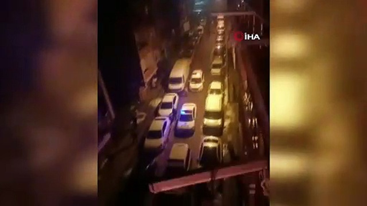 Sultangazi'de bomba gibi patlayan yer altı kabloları paniğe neden oldu