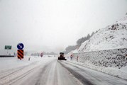 Tokat-Sivas kara yolunda kar nedeniyle ulaşımda aksama yaşanıyor