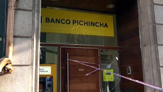 El Banco Pichincha, con los cristales reventados