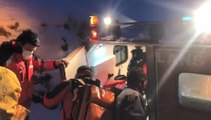 Son dakika haberi... YOLU KARDAN KAPALI HAMÄ°LE KADINA, PALETLÄ° AMBULANSLA ULAÅžILDI
