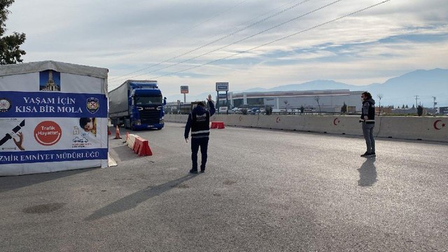 İzmir’de 2 milyon TL değerinde kaçak araç lastiği ele geçirildi