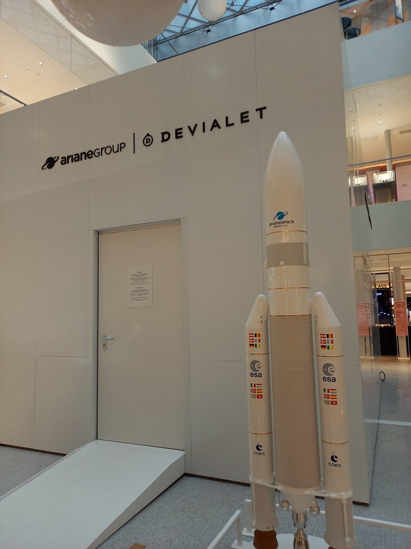 Paris: Venez vivre le décollage d'une fusée à la Samaritaine - Vidéo  Dailymotion