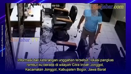 Viral Video Pria Bawa Cerulit Sambangi Pangkas Rambut di Jonggol