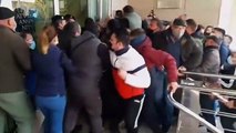 Un grupo de ganaderos de Lorca (Murcia) asaltan un pleno del Ayuntamiento