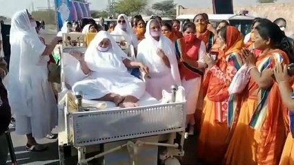 आचार्य महाश्रमण ने धवल सेना के साथ सुजानगढ़ में किया प्रवेश