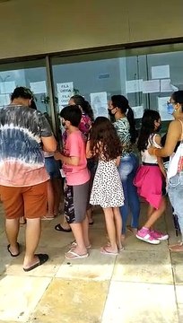 Centro de Eventos registra segundo dia de reclamações por conta de superlotação e desorganização na vacinação