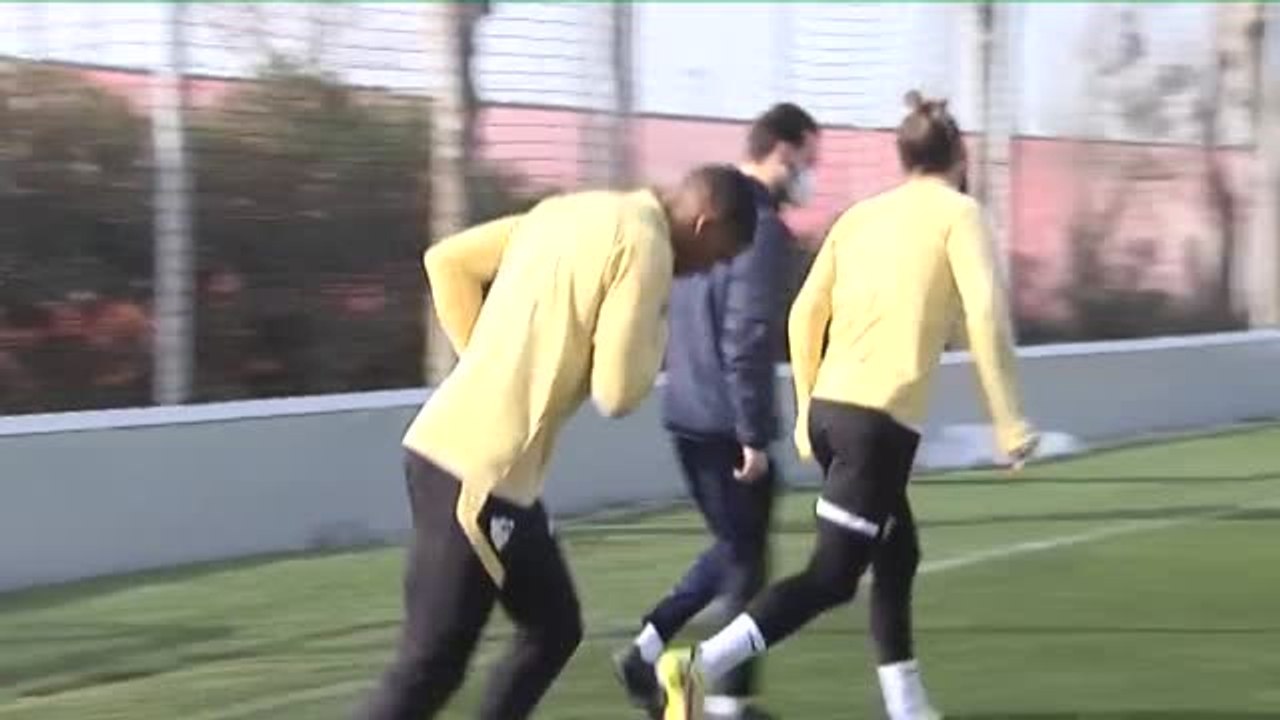 Martial se entrena con normalidad con el grupo y está disponible para jugar