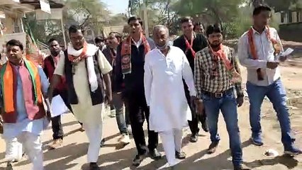 लाठीचार्ज के विरोध में किया प्रदर्शन