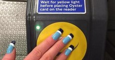 Une étudiante londonienne invente une manucure révolutionnaire qui permet de prendre le métro