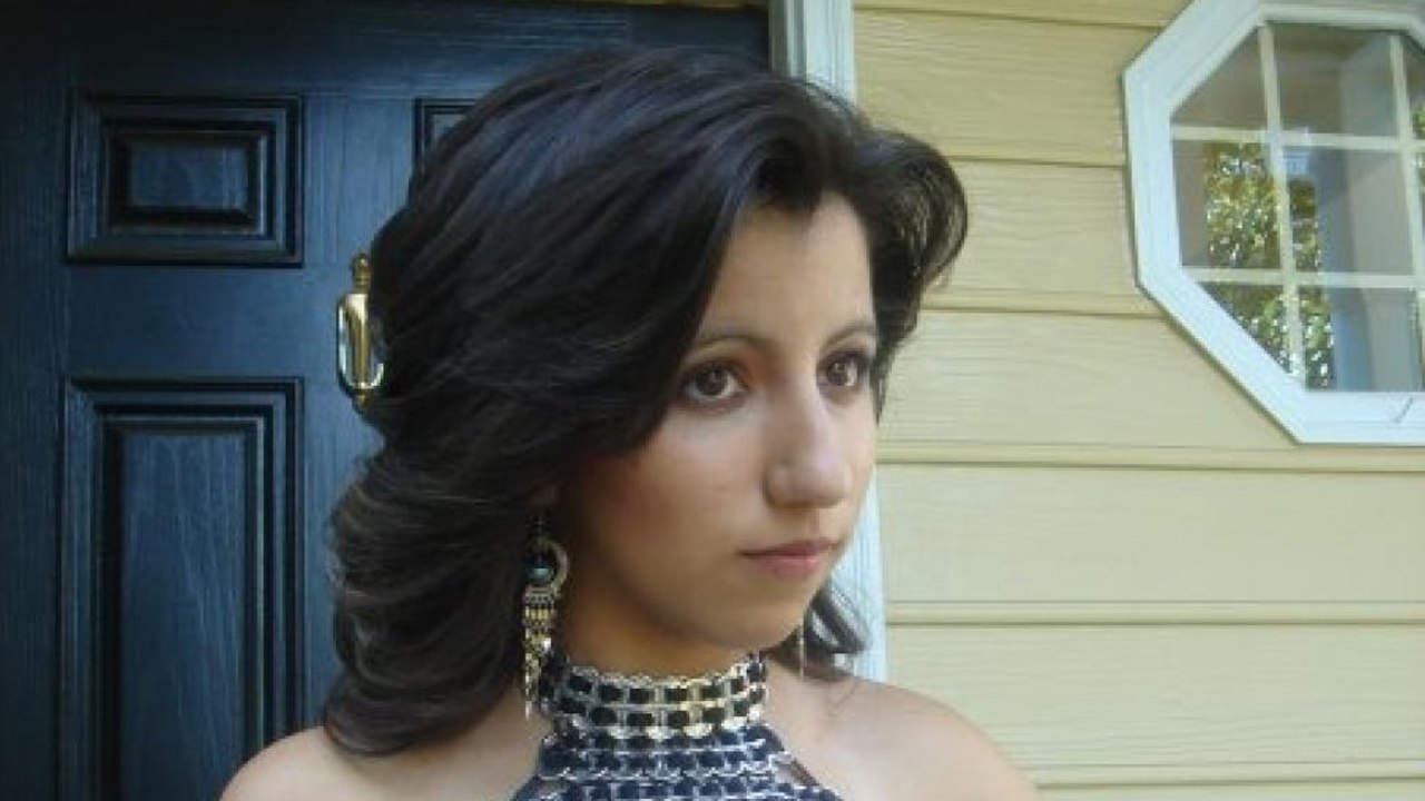 Bal de fin d'année : elle crée sa robe à partir de capsules de canettes !