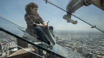 Los Angeles (Etats-Unis) : un toboggan en verre suspendu à 300 mètres du sol pour des sensations inoubliables