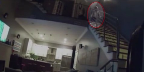 Ils découvrent l'impensable en visionnant la vidéo de surveillance de leur maison