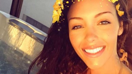 Nabilla : en vacances, elle laisse entrevoir son téton et crée le buzz