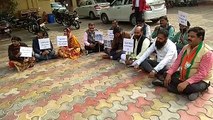शहर के हाल: भाजपा पार्षदों को बैठना पड़ा जमीन पर...