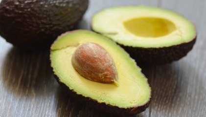 L'astuce pour faire mûrir un avocat en 10 mn seulement