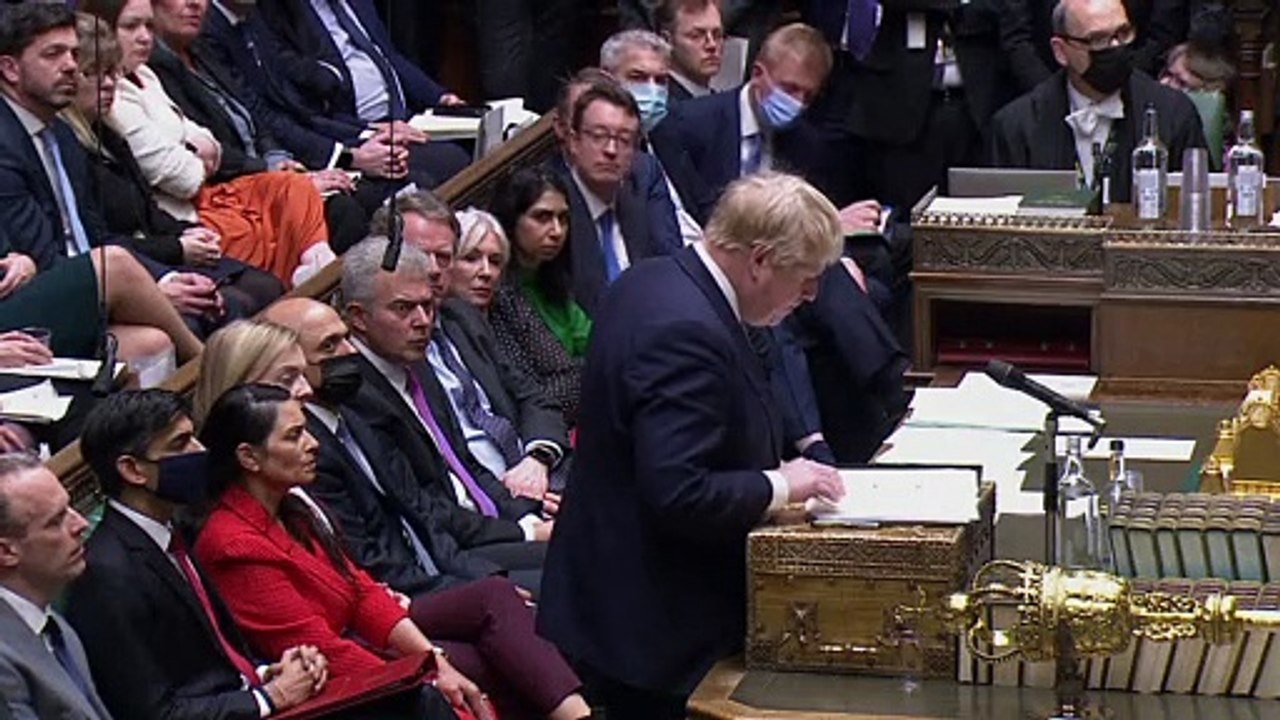 Partygate, il mea culpa di BoJo: "Chiedo scusa"... ma non si dimette