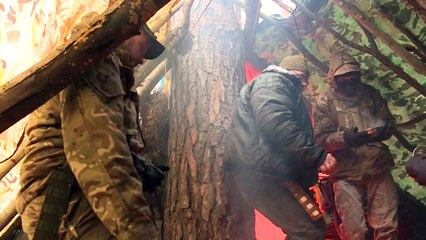 أوكرانيون يتدربون على حمل السلاح في مواجهة التهديد الروسي