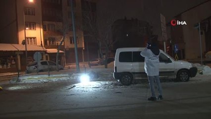 Son dakika haberleri... Karısına sinirlenen adamdan merdivenle direklere tırmanıp şehir kameralarını parçaladı