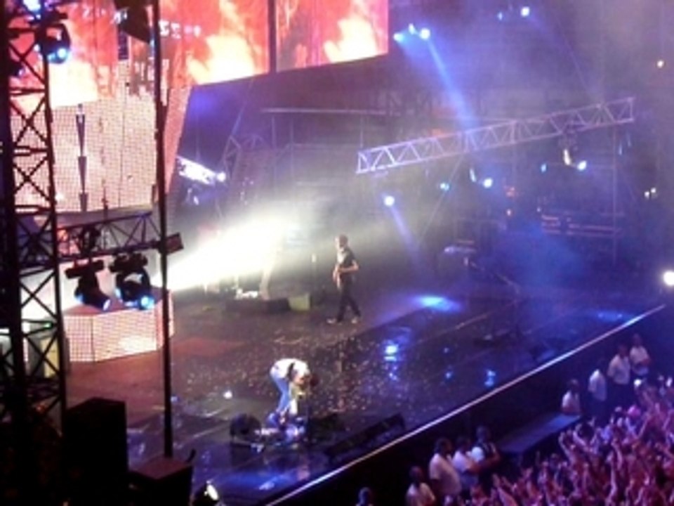 Muse - Nîmes 2008 - toute fin du concert ^^