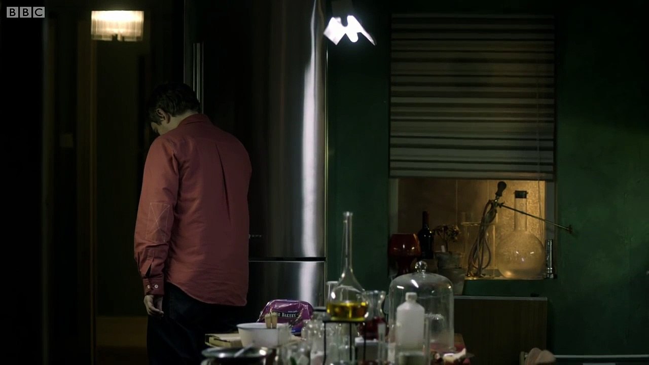 Sherlock Saison 1 - Severed head in the fridge (EN)