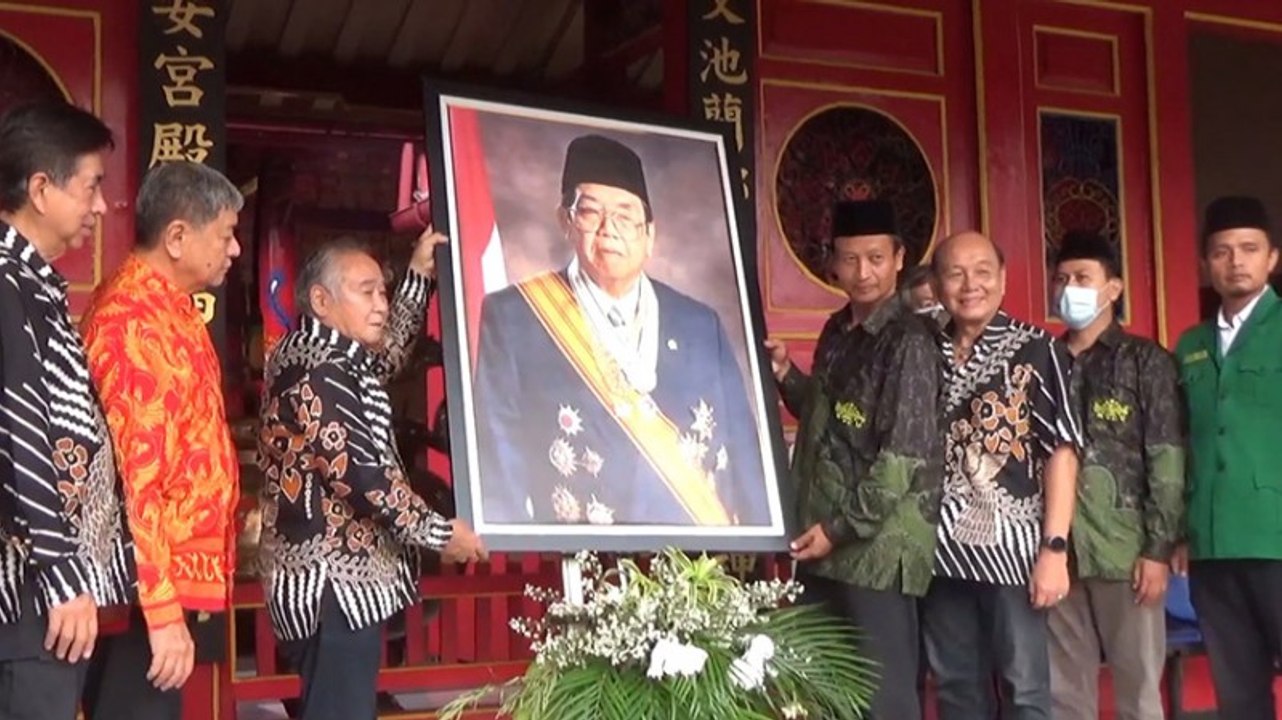 Wujud Pluralisme dan Toleransi, Foto Gusdur Jadi Hadiah Imlek Klenteng Hok An Kiong Magelang