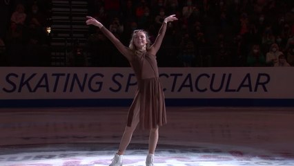 Danielle Bradbery - Worth It (Live From 2022 Prevagen Skating Spectacular)