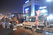 Basın Ekspres'te park halindeki minibüse hafif ticari araç çarptı: 3 kişi yaralandı