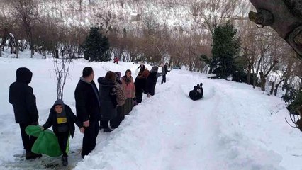 Kayak pistine çevirdikleri alanda doyasıya eğlendiler