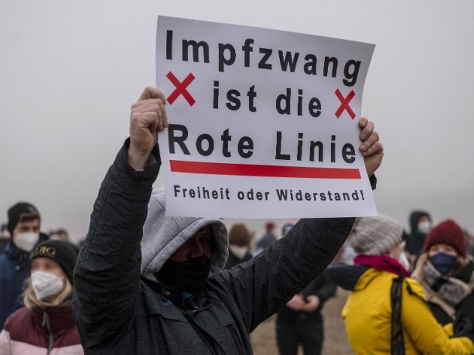 Innenminister warnt: Querdenker verschwinden nicht mit der Pandemie