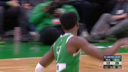 下载视频: Brown scores 29 for Celtics against understrength Heat