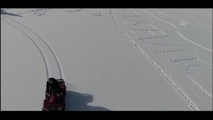 (Drone) Buz tutan gölette "ATV safari" heyecanı (2)