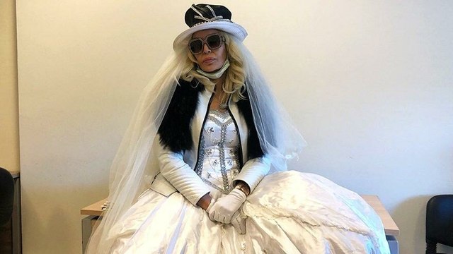 7 yıla kadar hapsi istenen Seyhan Soylu duruşmaya gelinlikle geldi