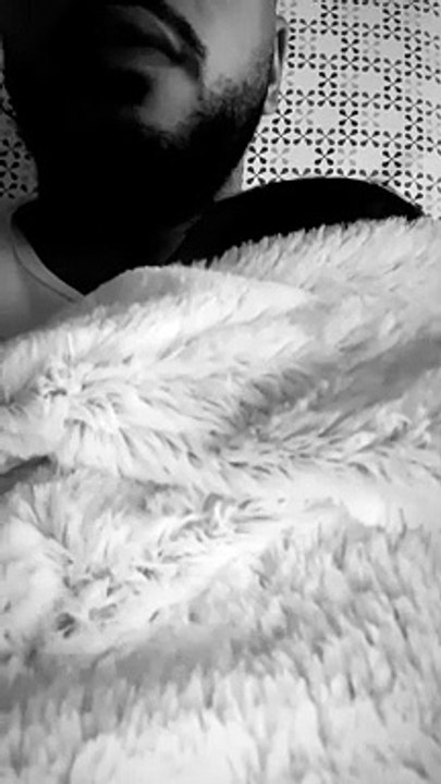 Slimane chante une berceuse à sa fille. Instagram. Le 1er février 2022.