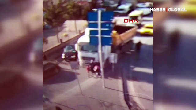 Güngören'de hafriyat kamyonu anne ve 2 çocuğuna çarptı: Anne hayatını kaybetti