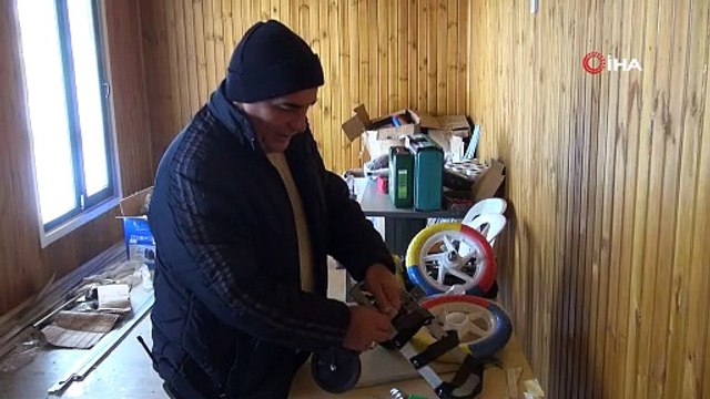 Patilik Mutlu Sokak Hayvanları Kasabası'nda üretilen yürüteçler ile felçli hayvanlar ayağa kaldırılıyor