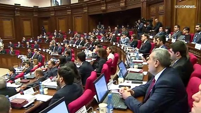 Армения: спикер парламента принял отставку президента