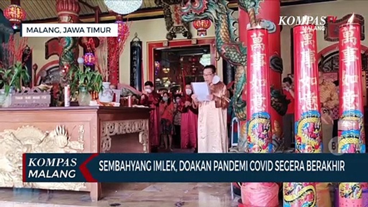 Sembahyang Imlek di Kelenteng Eng An Kiong, Doakan Pandemi Covid Segera Berakhir