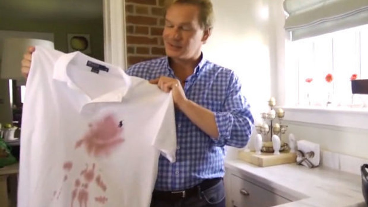 Hier sehen Sie die beste Art, einen Weinfleck von einem Kleidungsstück zu entfernen. Sie werden nicht glauben, wie einfach das ist!