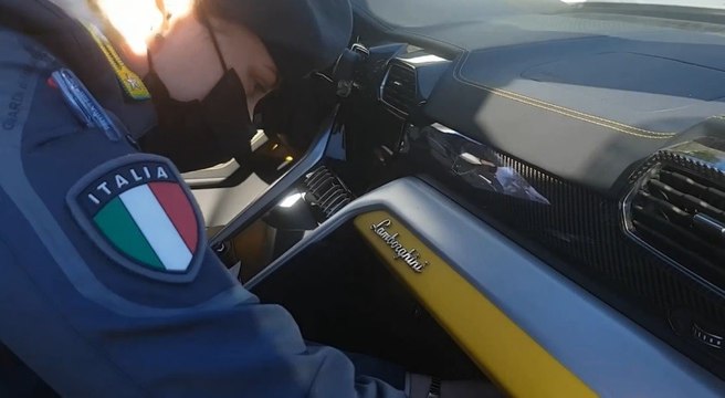 Genova - Sequestrata Lamborghini giunta dalla Tunisia in contrabbando (01.02.22)