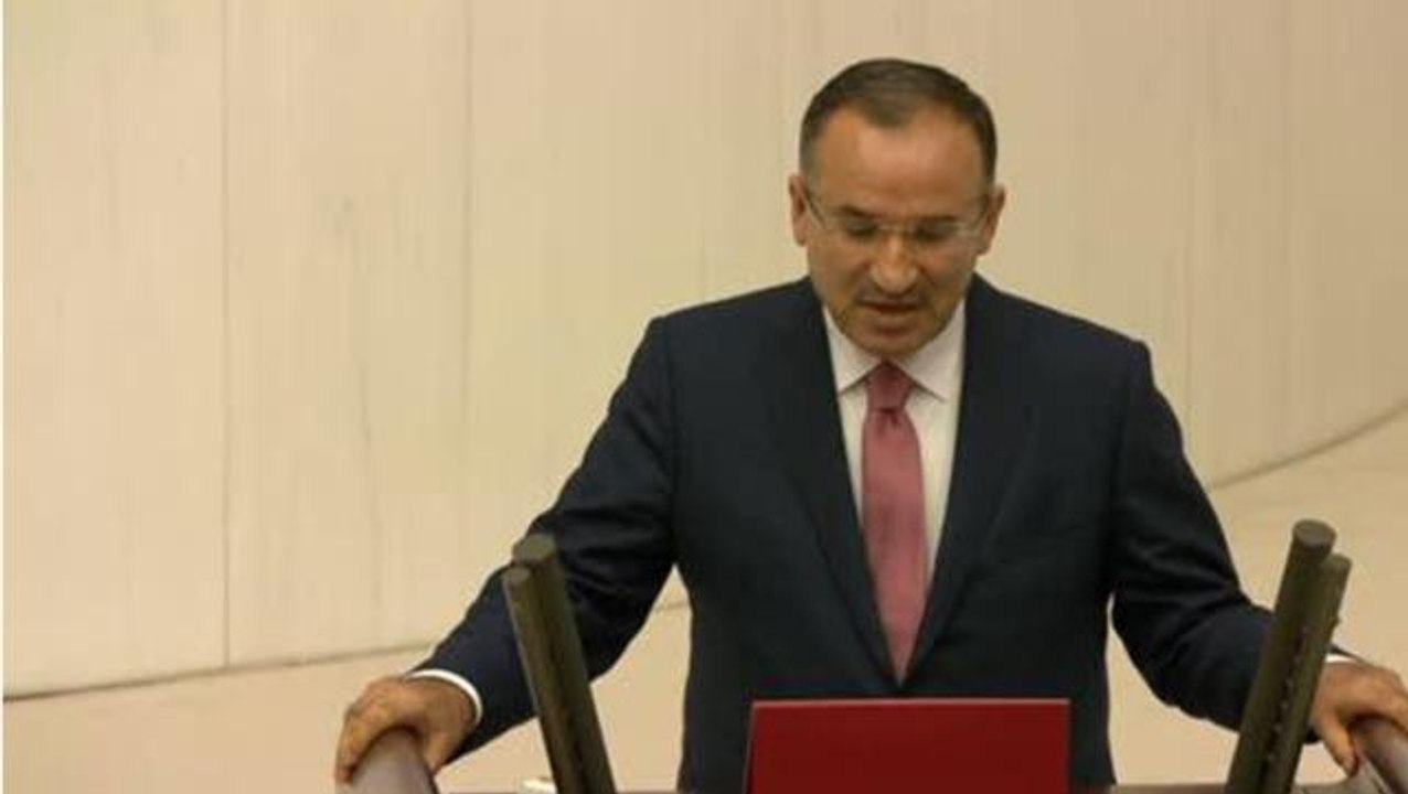 Adalet Bakanı Bekir Bozdağ resmen göreve başladı!  AK Parti'nin Meclis'teki sandalye sayısı 285'e düştü