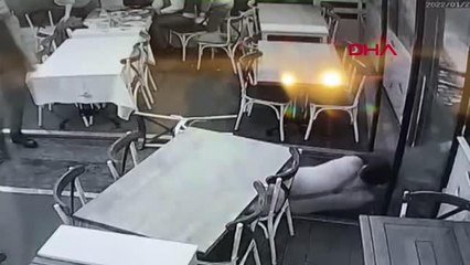 Son Dakika | ŞAFAK MAHMUTYAZICIOĞLU'NA SALDIRI ANI KAMERADA