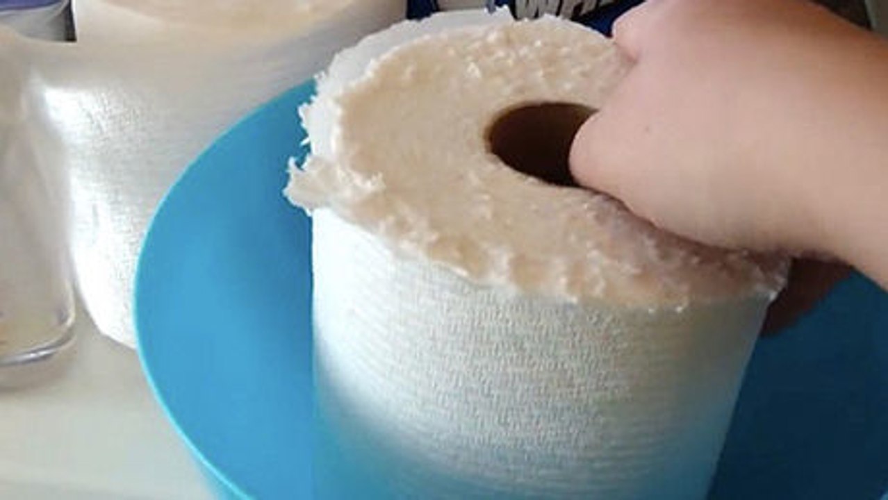 Diese Frau produziert ihre eigenen Babypflegetücher und jeder kann das Rezept zu Hause nachmachen.