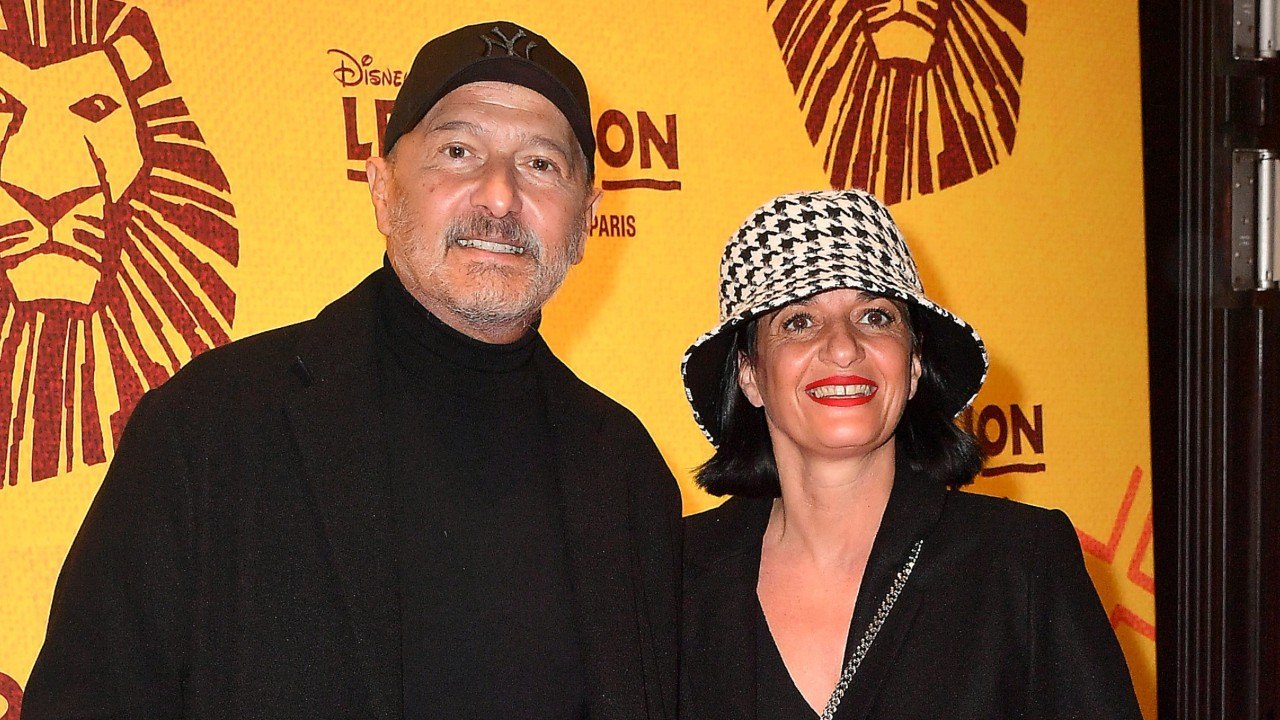 GALA VIDEO - Touché par le cancer, Daniel Lévi remonte sur scène et rend hommage à sa femme