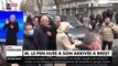 Incident - La candidate RN à l'élection présidentielle Marine Le Pen huée par des militants d'extrême gauche lors de son arrivée à l’hôtel de police de Brest - VIDEO
