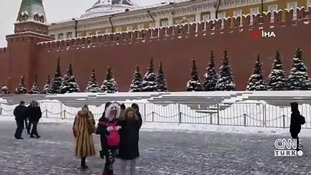 Kar yağışı Kızıl Meydan’da kartpostallık görüntüler oluşturdu