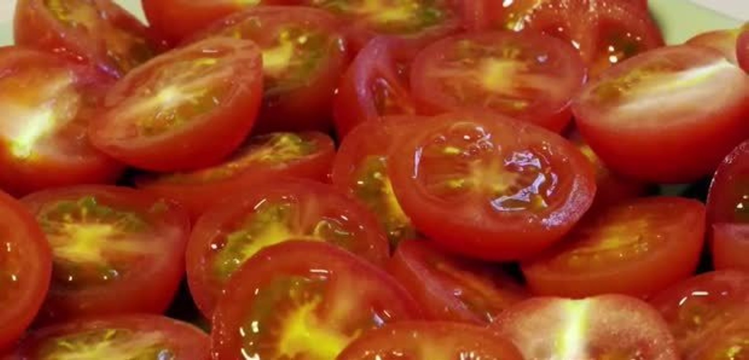 Cherrytomaten schneiden: Mit dieser Technik geht's ganz einfach
