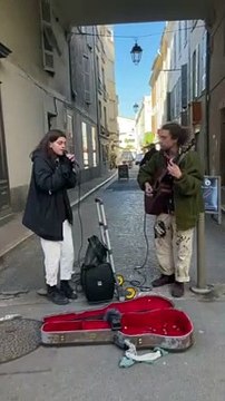 Ces jeunes artistes de rue font vibrer le Vieil Antibes !