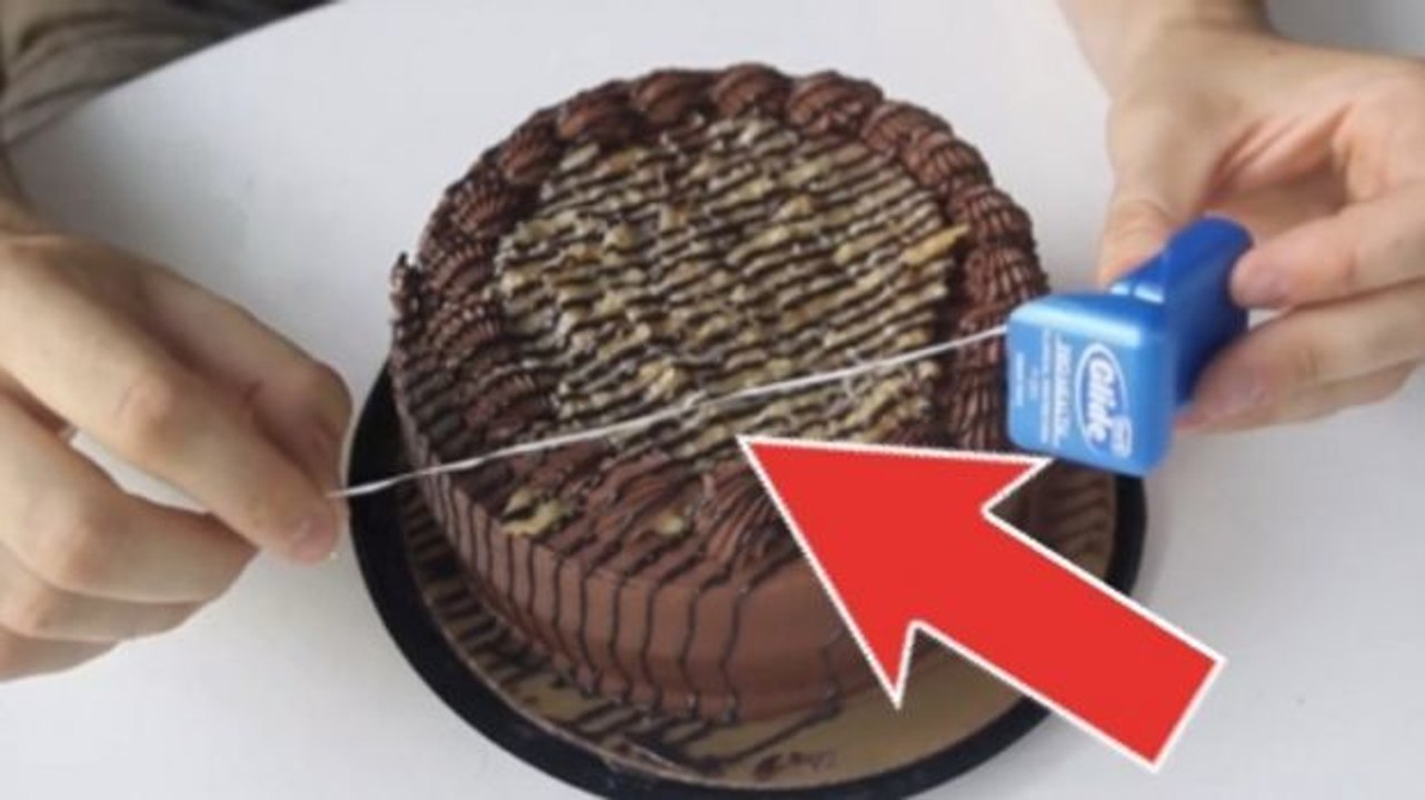 Kuchen in Stücke schneiden: Mit Zahnseide